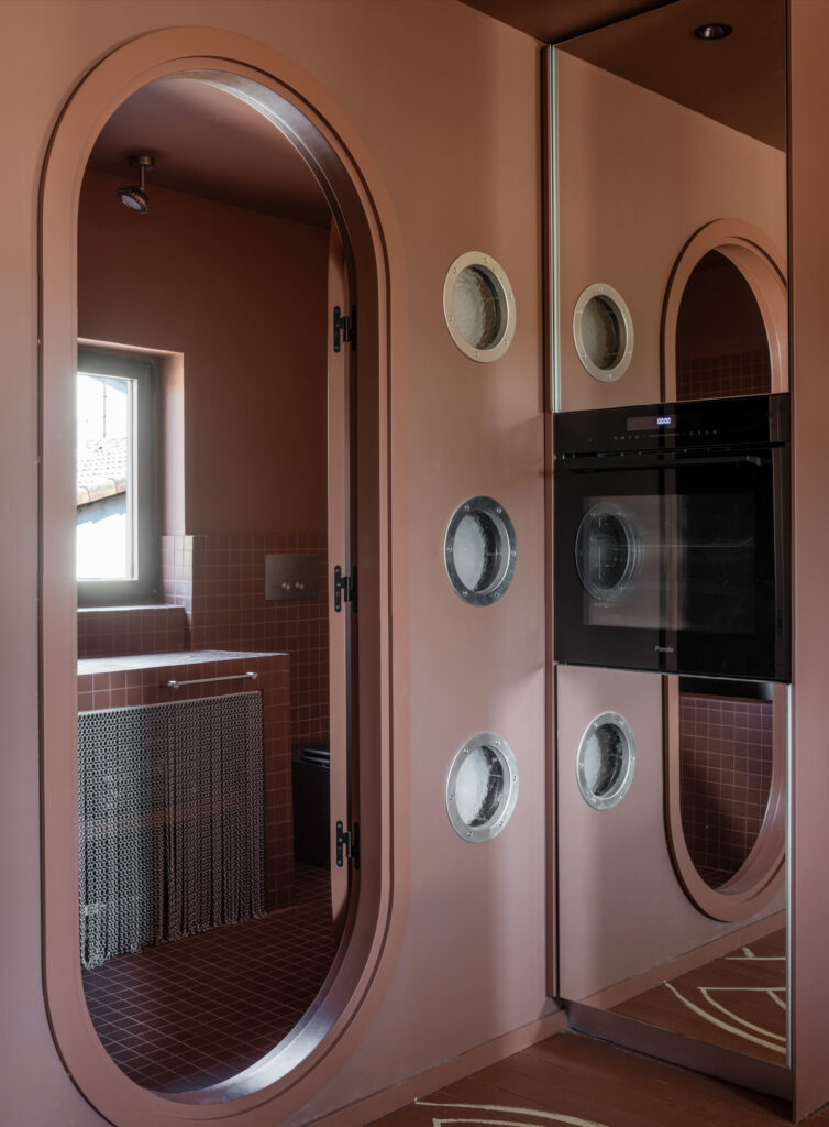 Puerta Barco Ojos de Buey para Reforma de Baño Tabula Studio Casa Mastala